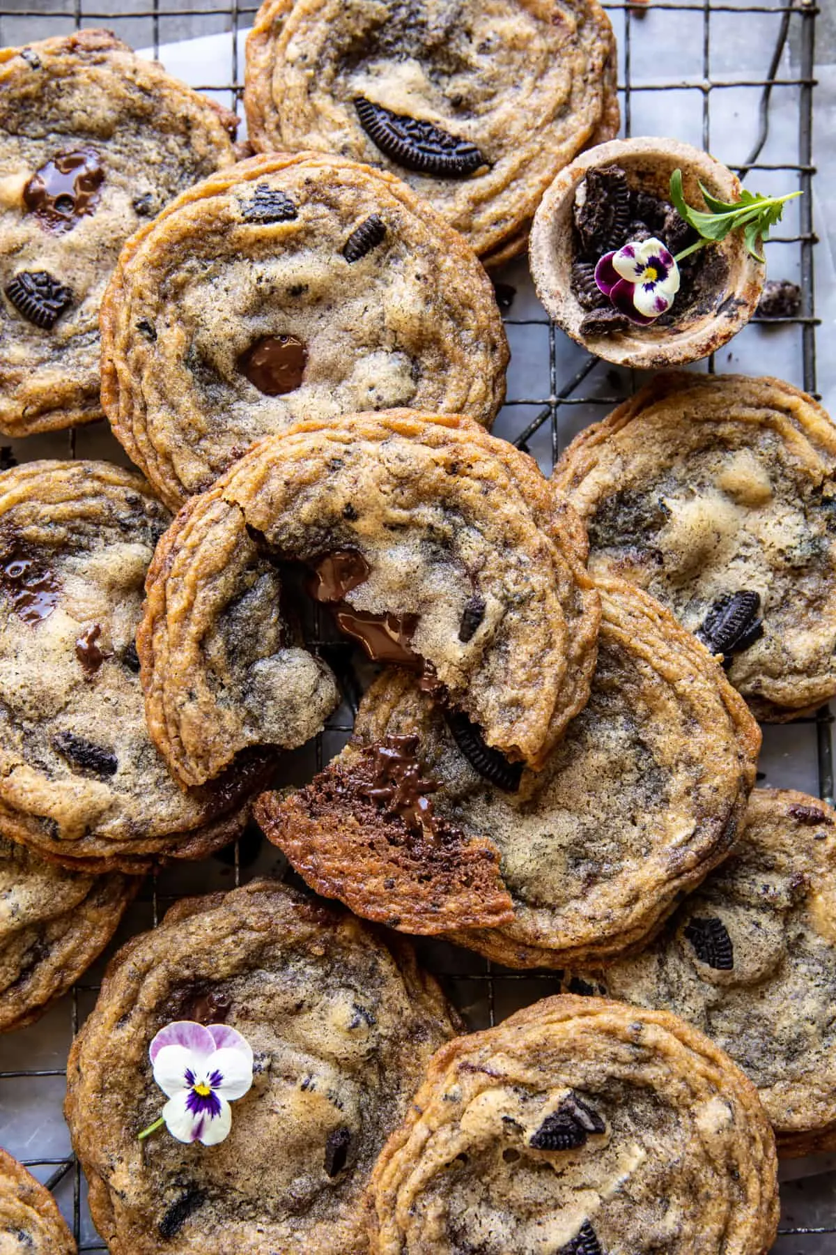 cookies-n'-cream-chocolate-chip-cookies