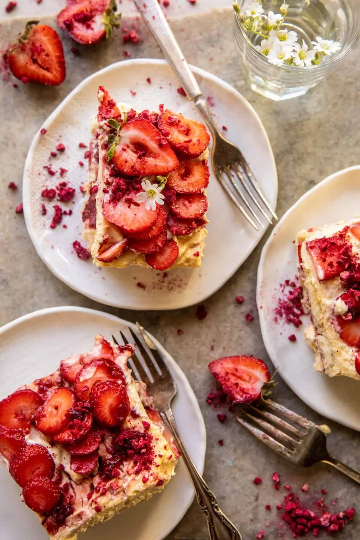 easy-strawberry-tiramisu