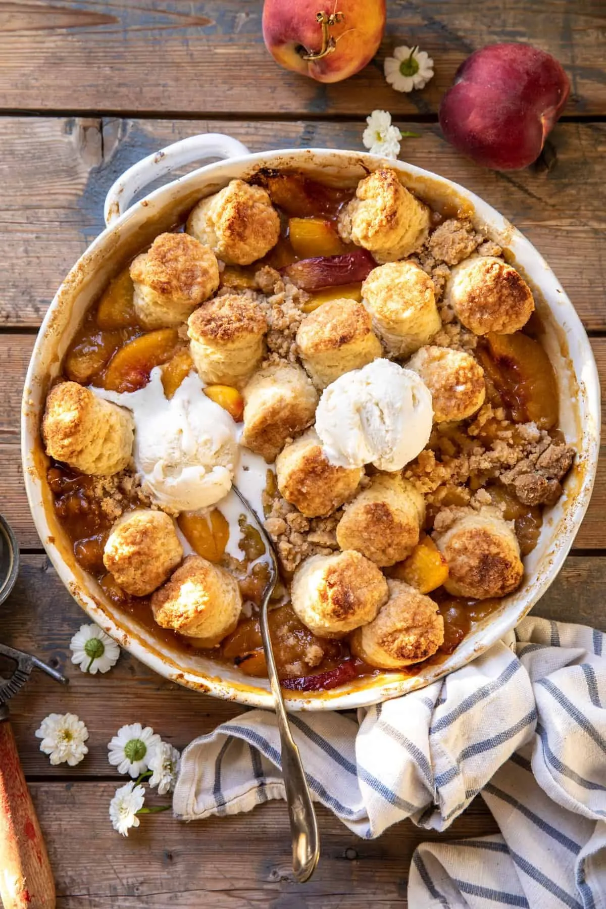 southern-double-crusted-cinnamon-sugar-peach-cobbler