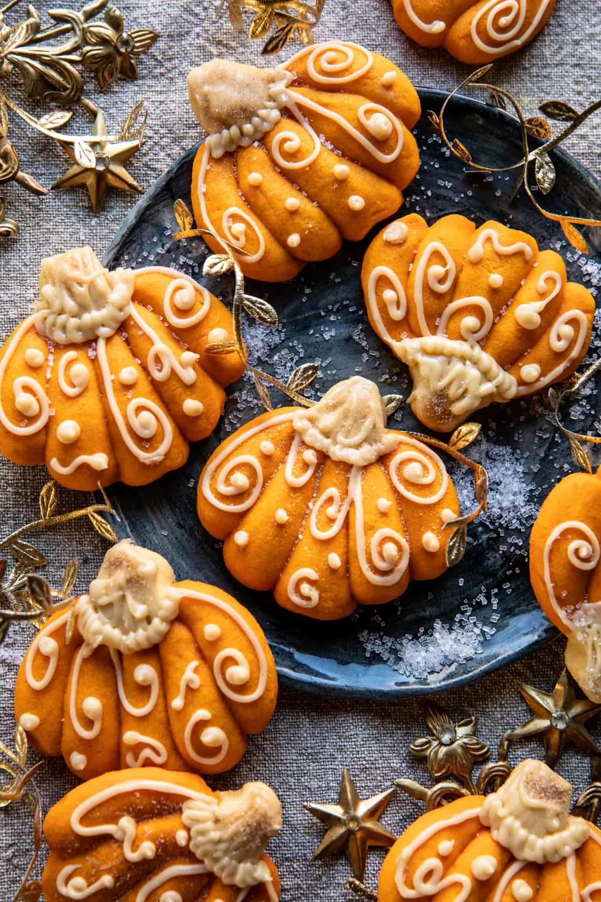roly-poly-pumpkin-cookies-with-cinnamon-maple-frosting