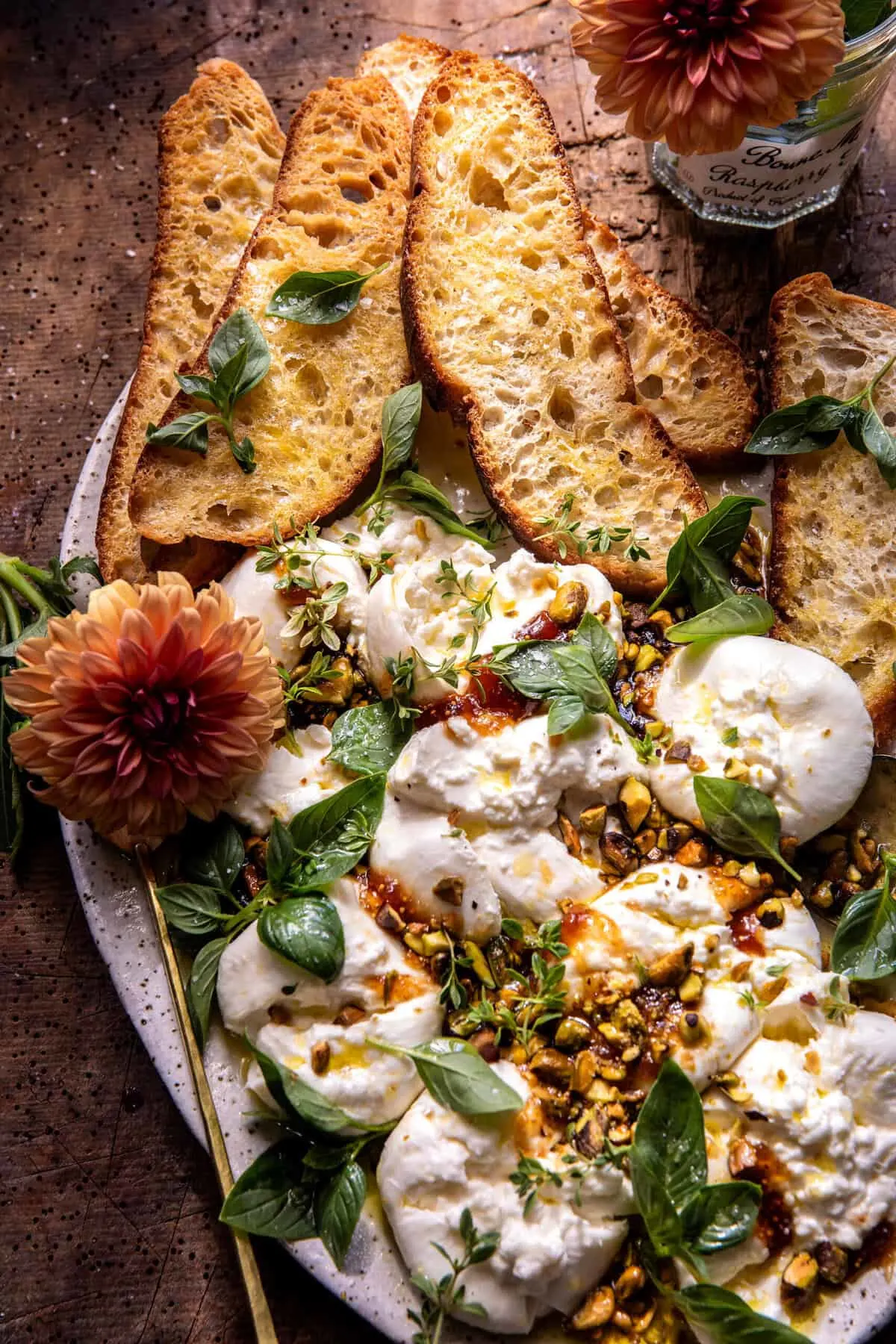 smashed-burrata-with-jam-and-pistachios