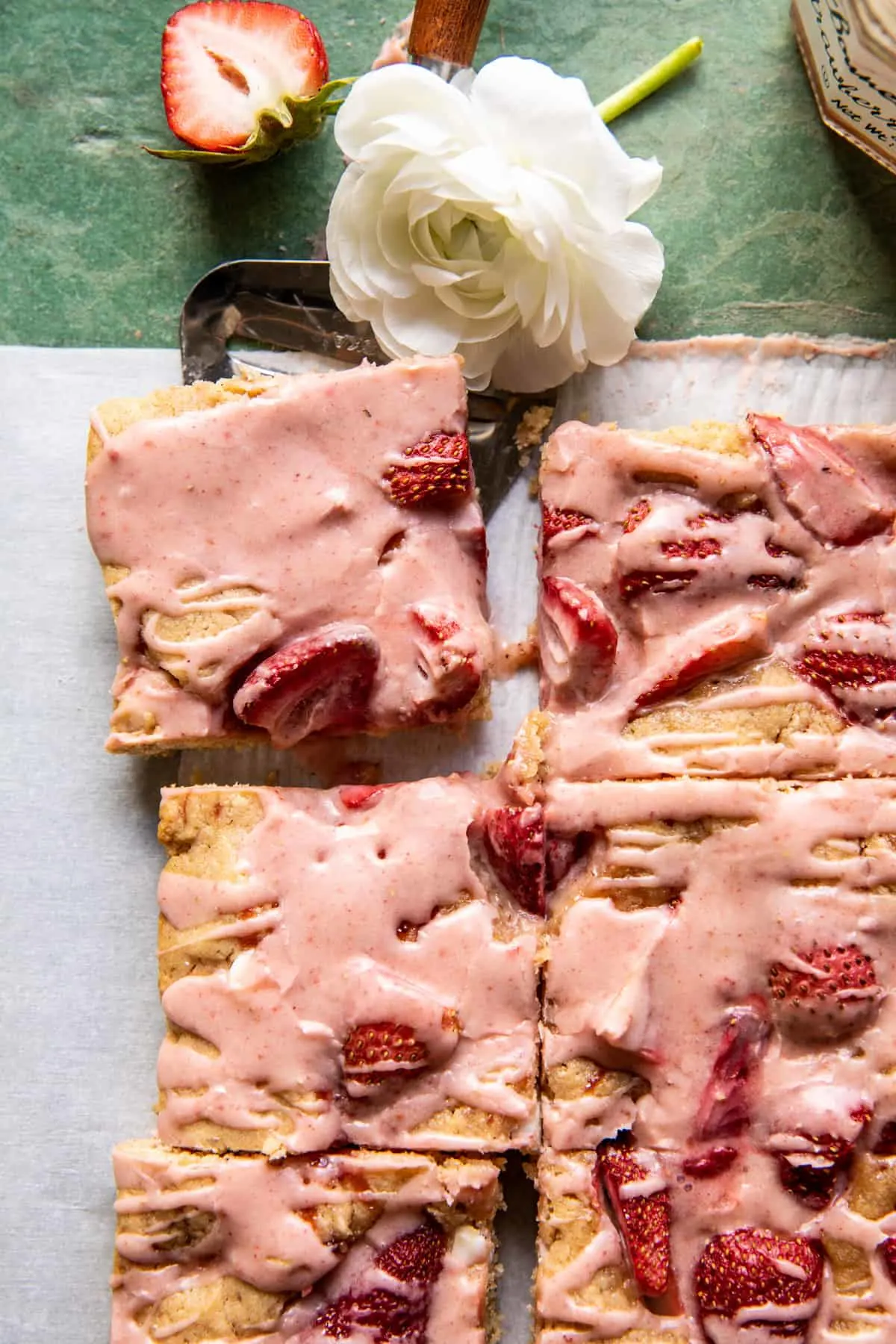 strawberry-white-chocolate-blondies