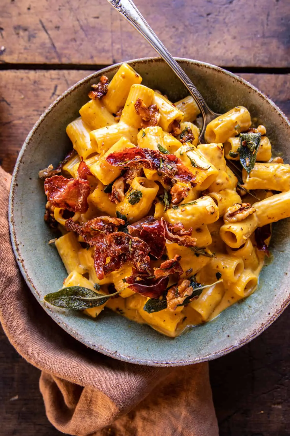 quick-pumpkin-rigatoni-with-candied-prosciutto-and-walnuts