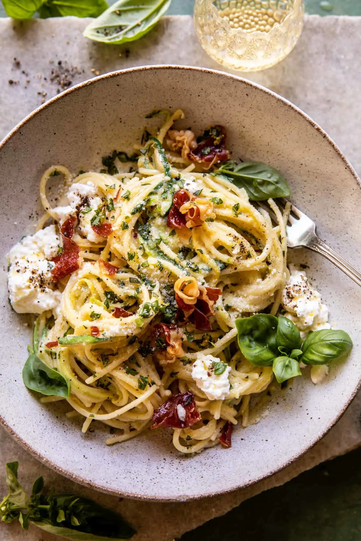 zucchini-carbonara-with-crispy-prosciutto-and-burrata