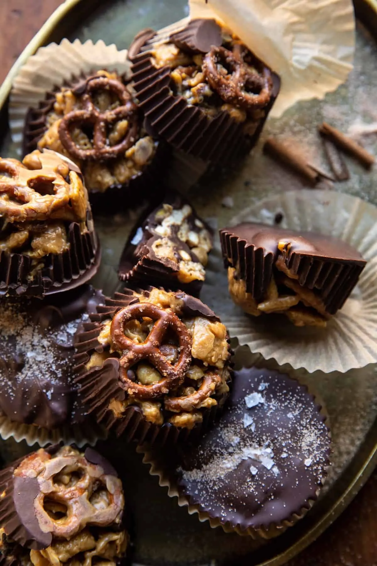 snickerdoodle-peanut-butter-chocolate-chex-mix-bars