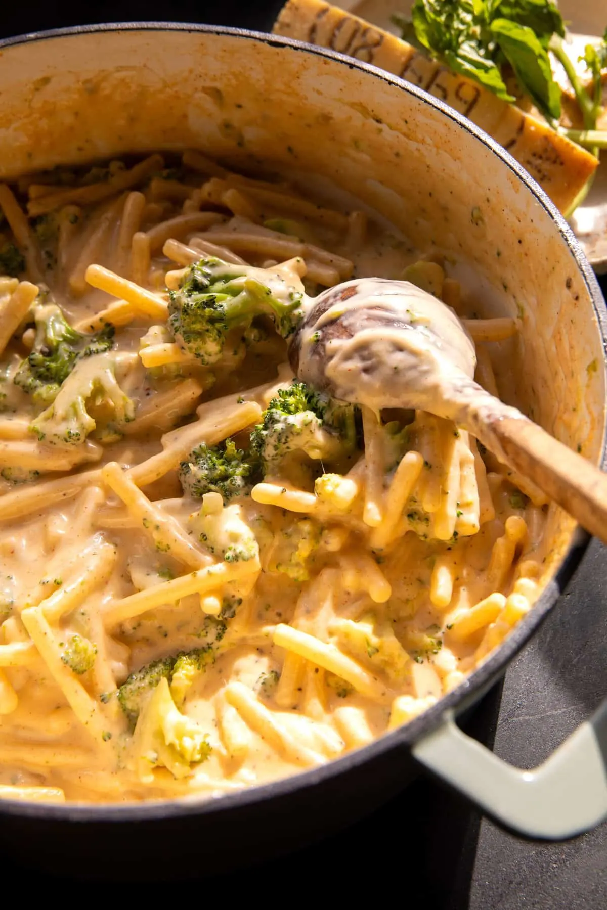 one-pot-broccoli-cheese-pesto-pasta