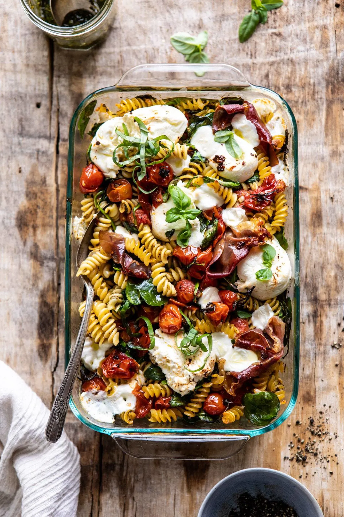 caprese-pesto-pasta-bake