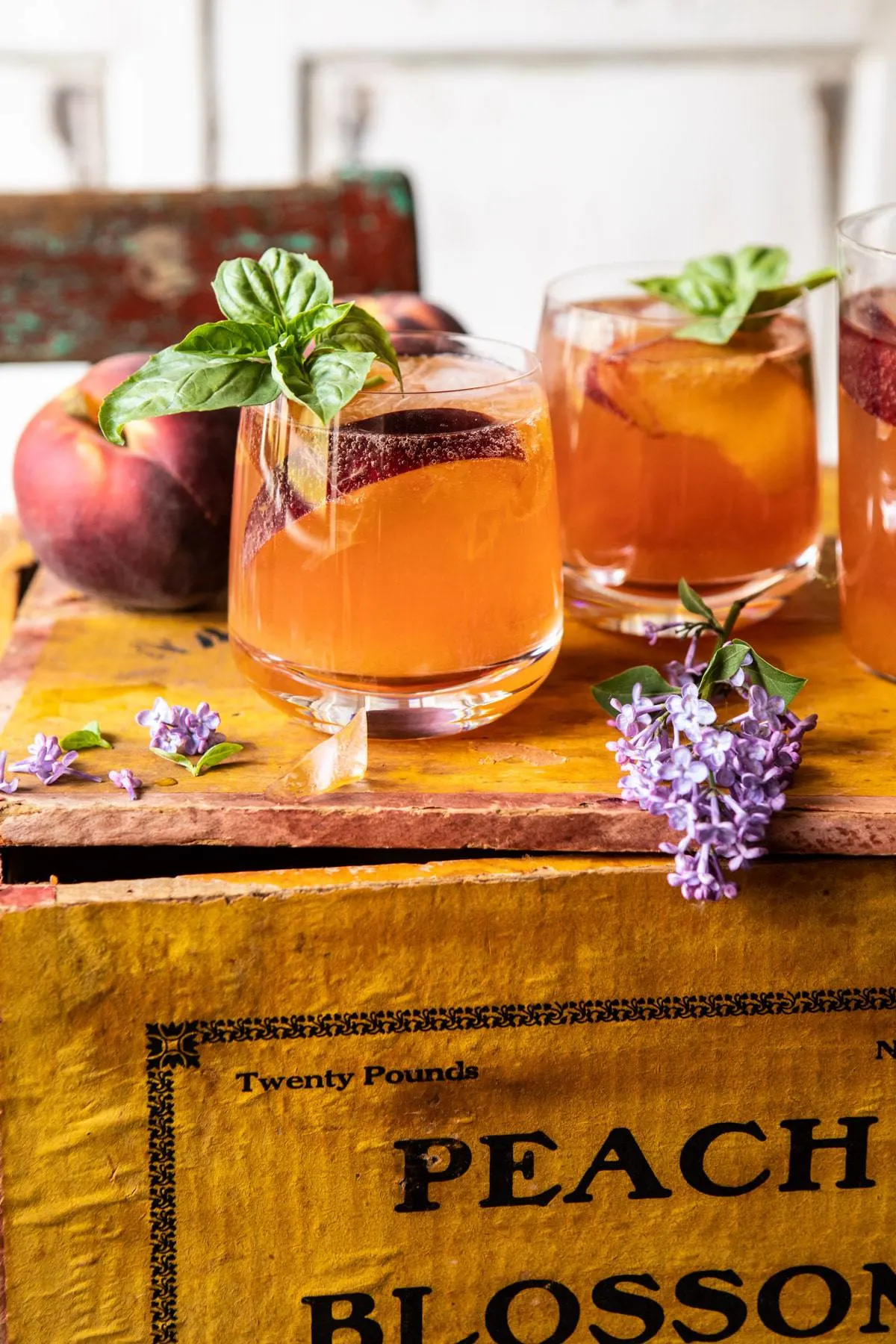 balsamic-peach-spritz.