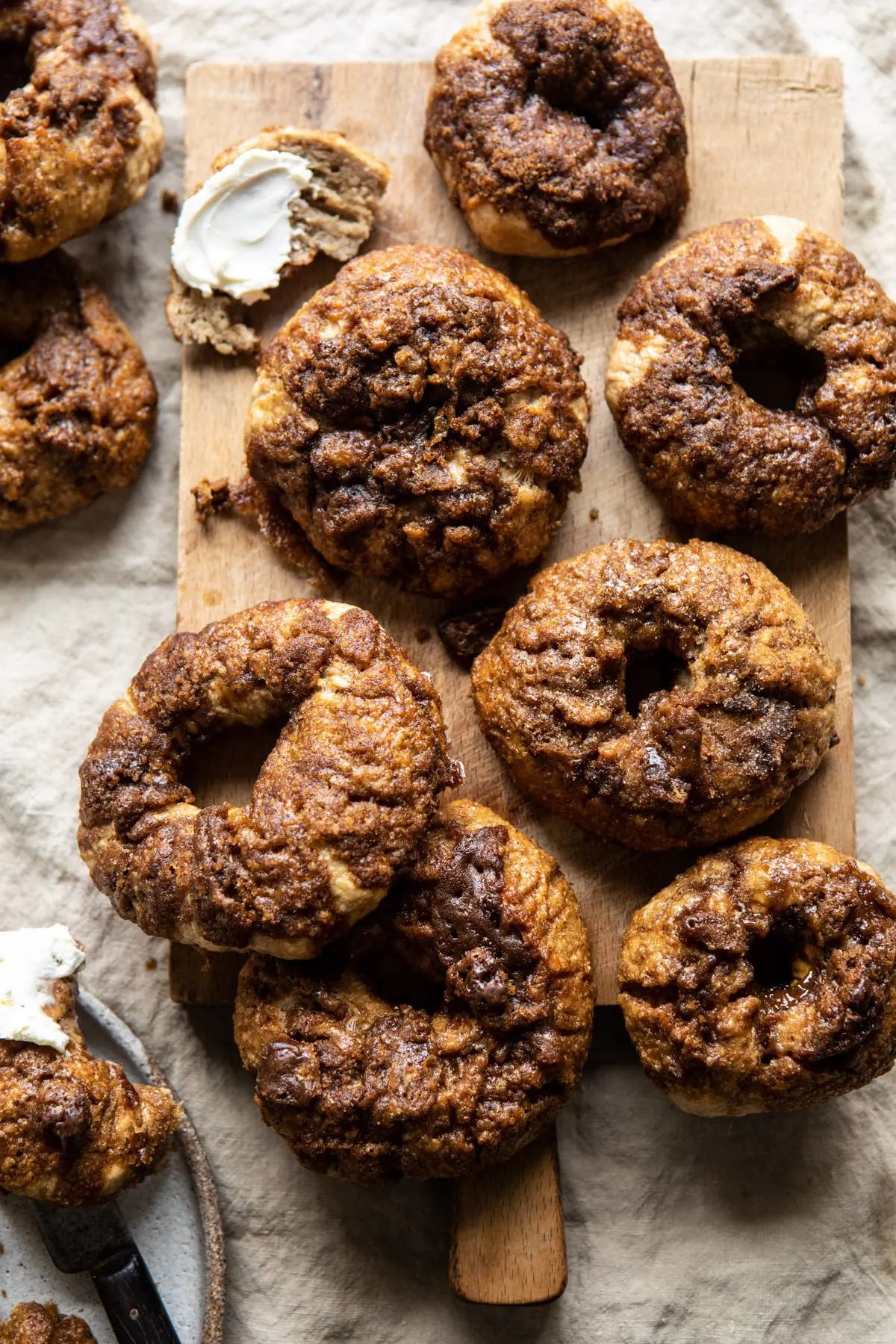 homemade-cinnamon-crunch-bagels.