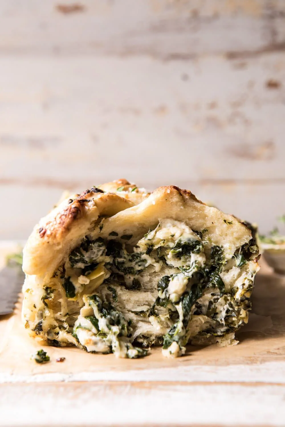 herbed-spinach-and-artichoke-pull-apart-pretzel-bread