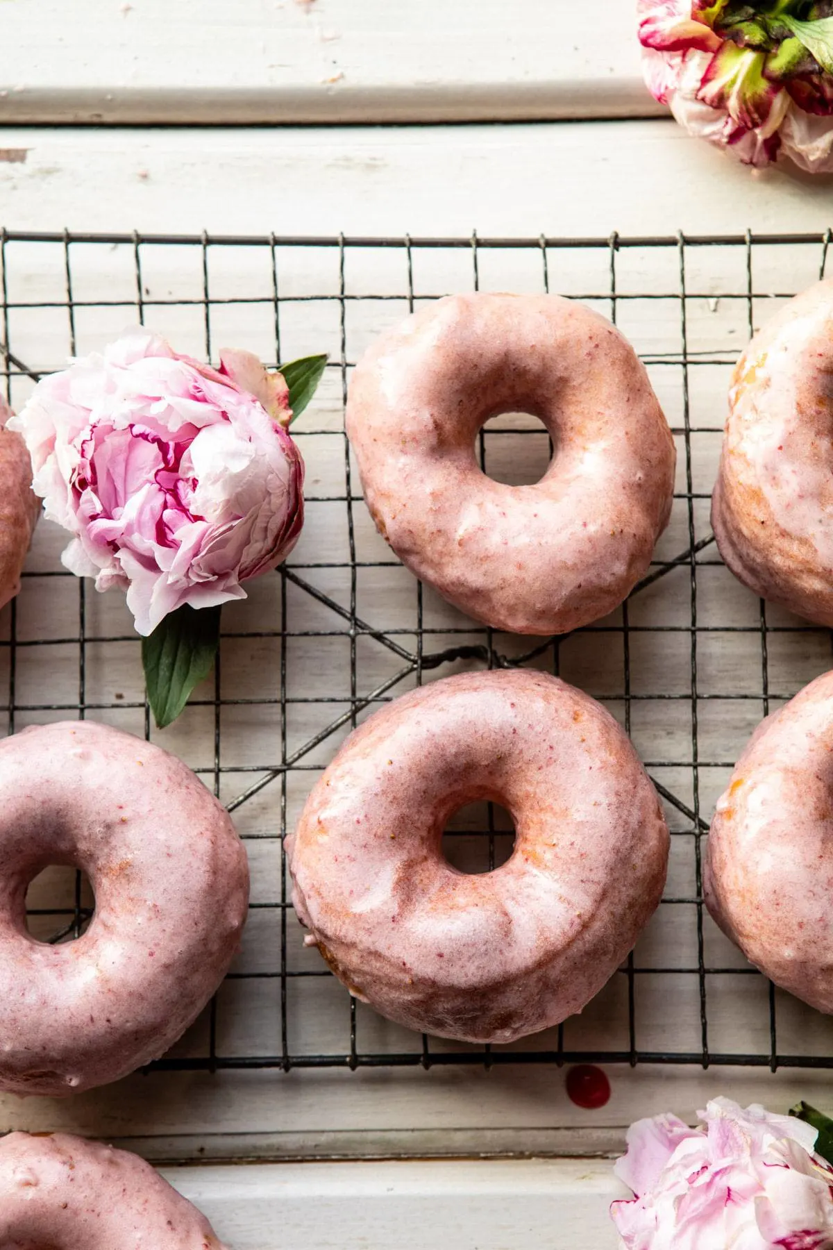 strawberry-glazed-chai-doughnuts.