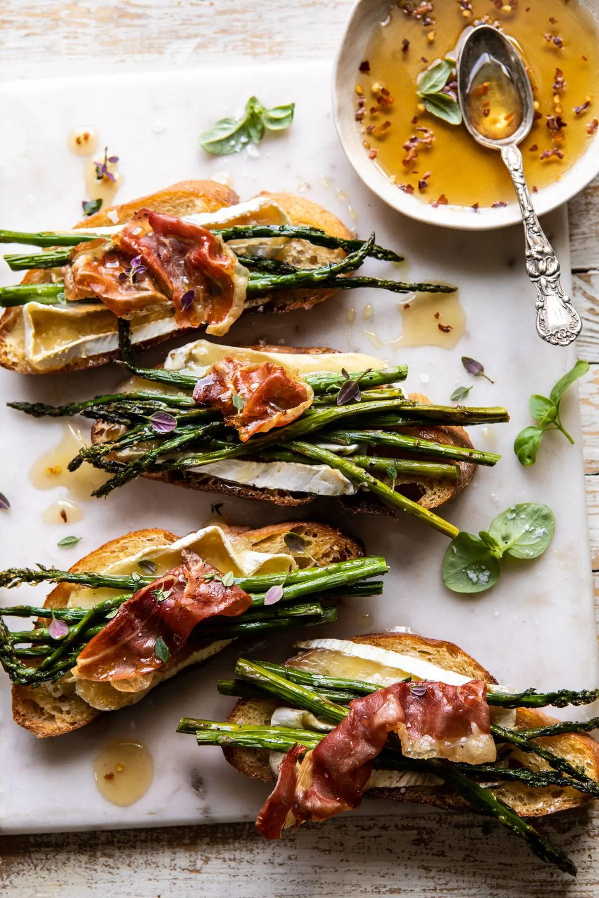 crispy-prosciutto-asparagus-and-brie-toast.