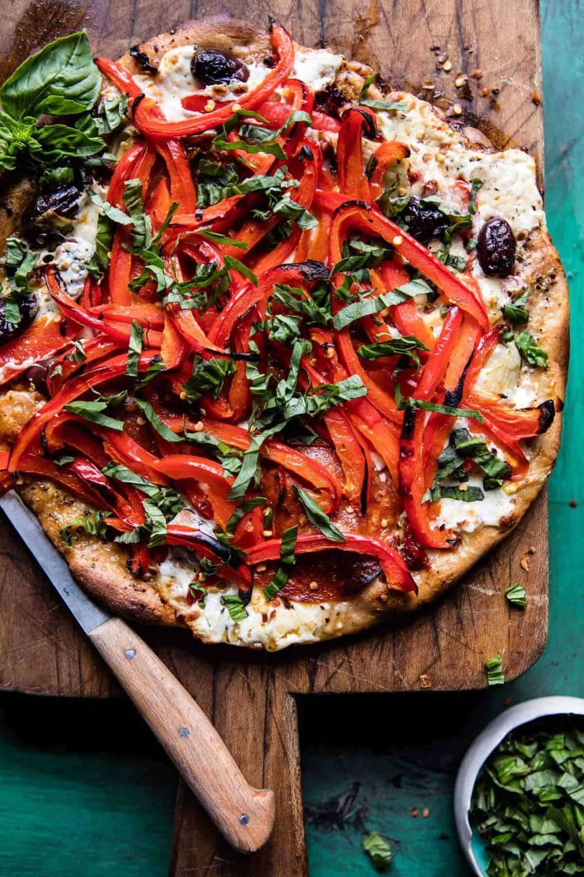 mediterranean-roasted-red-pepper-pizza