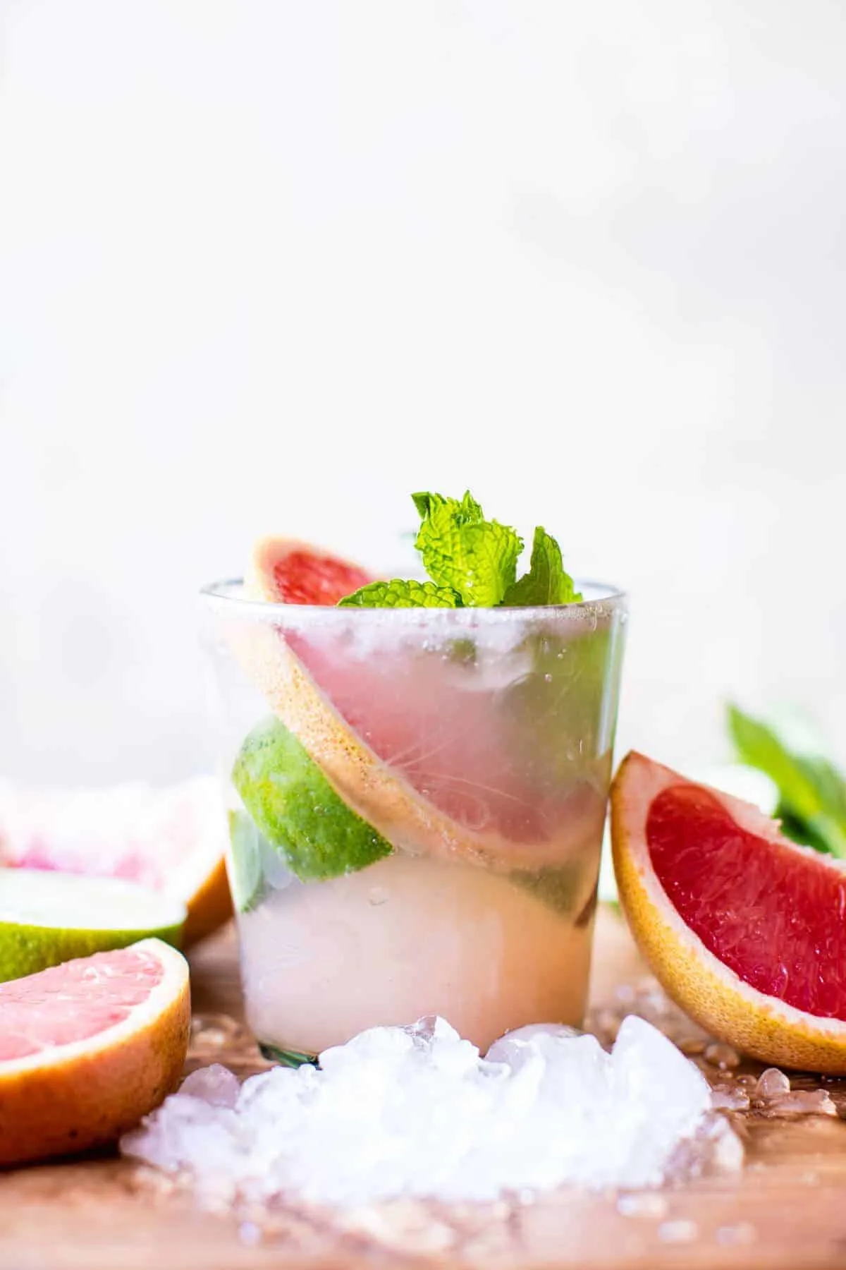 minty-grapefruit-caipirinha