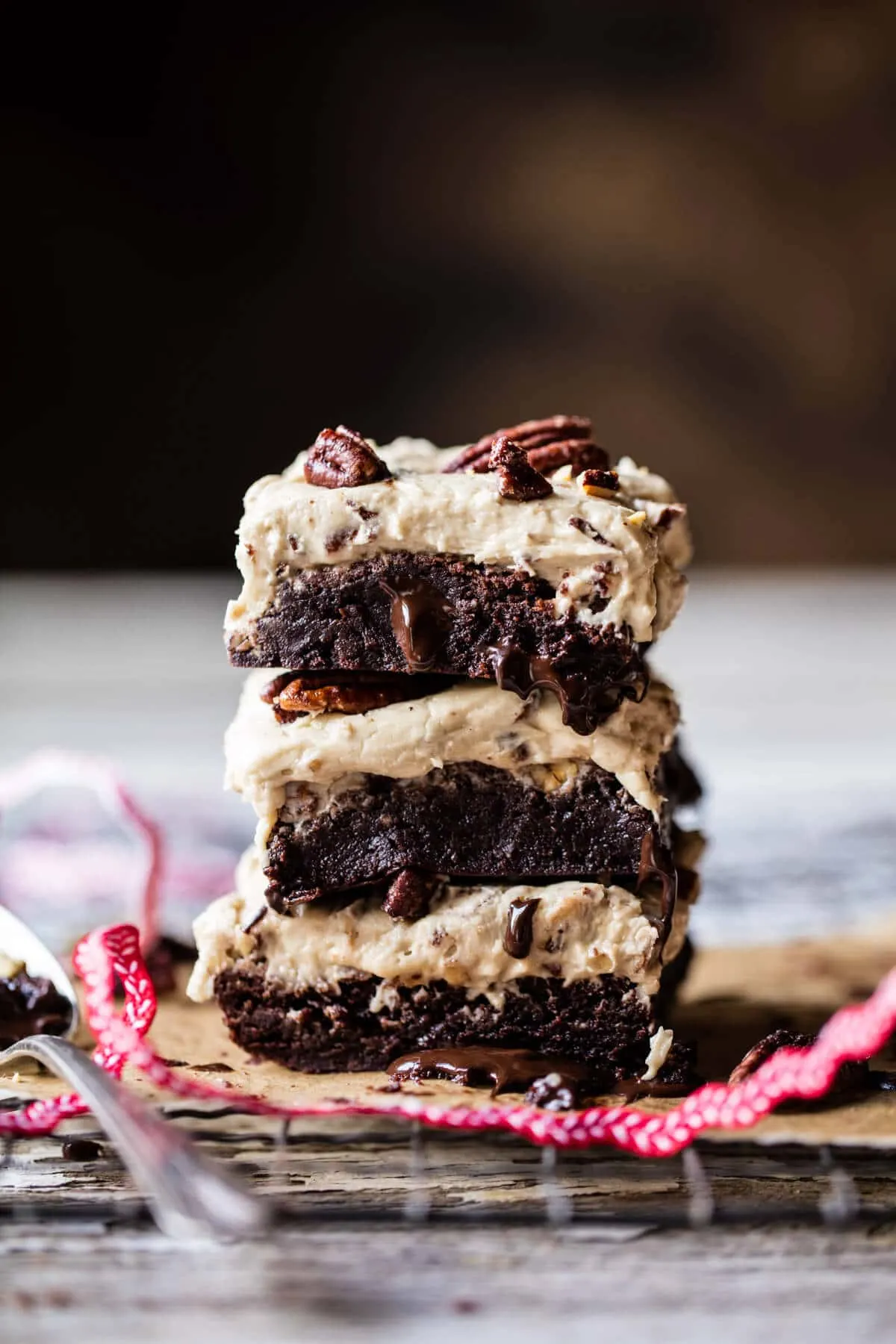 butter-pecan-frosted-fudge-brownies.
