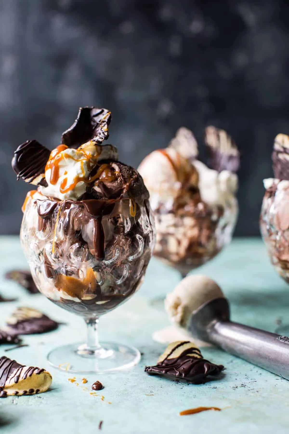 salted-caramel-chocolate-covered-potato-chip-sundaes