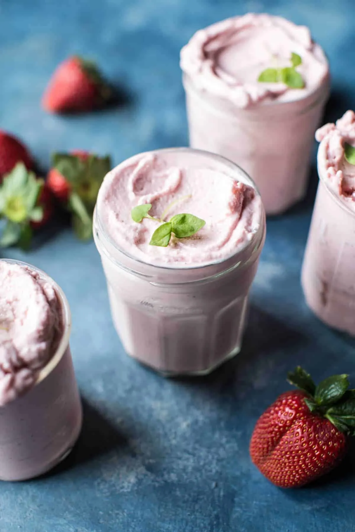 strawberry-rosehip-frozen-yogurt.