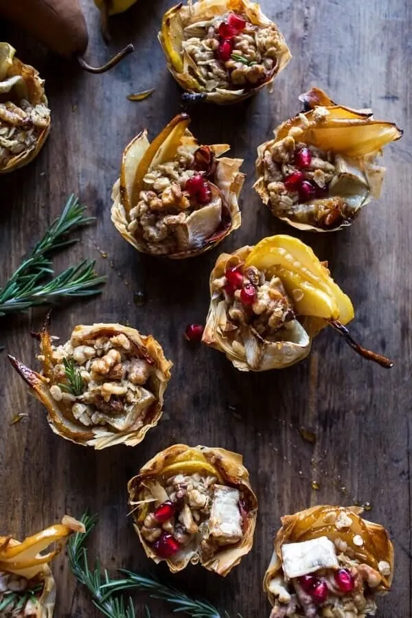 crispy-prosciutto-baked-brie-bites-with-honey-pears-walnuts.