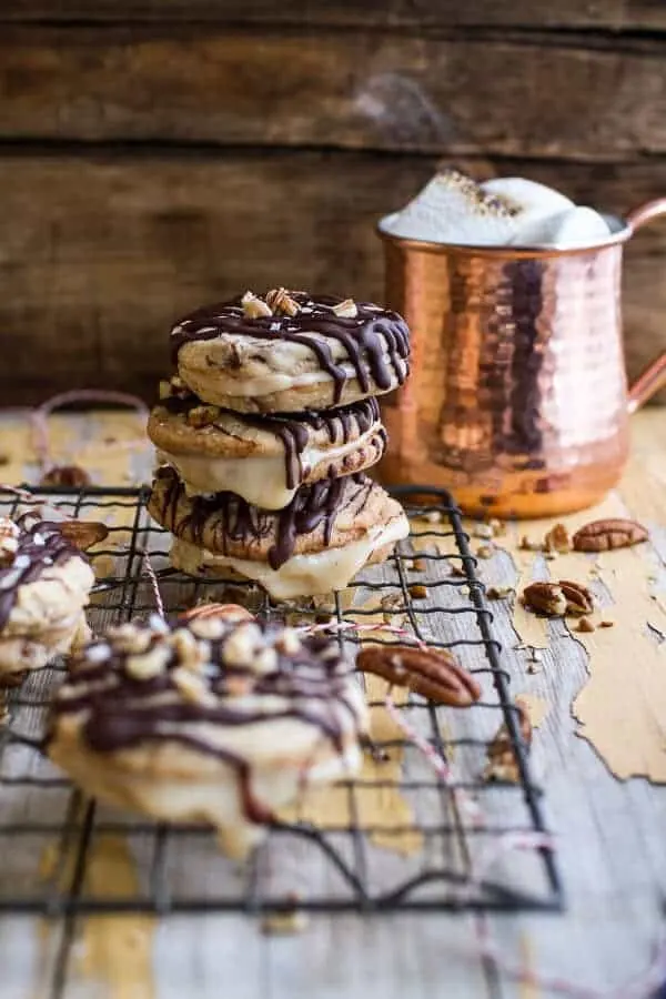 chocolate-drizzled-buttery-pecan-and-caramelized-condensed-milk-sandwich-cookies