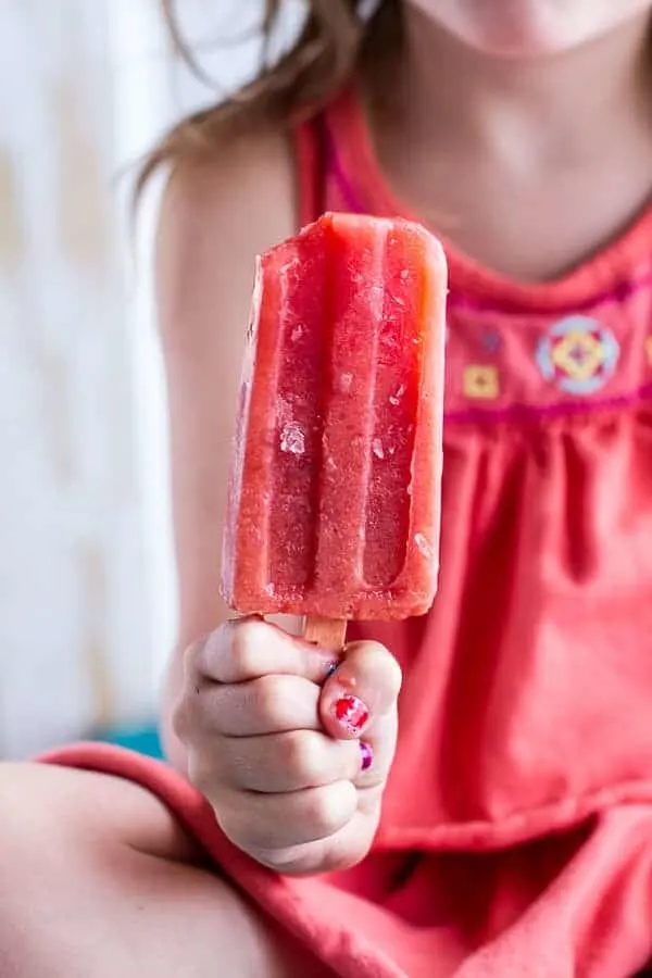 2-ingredient-strawberry-popsicles-links-to-inspire.