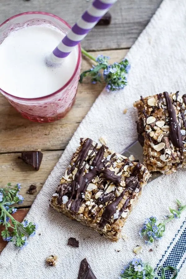 healthy-no-bake-salted-dark-chocolate-chunk-oatmeal-cookie-bars.