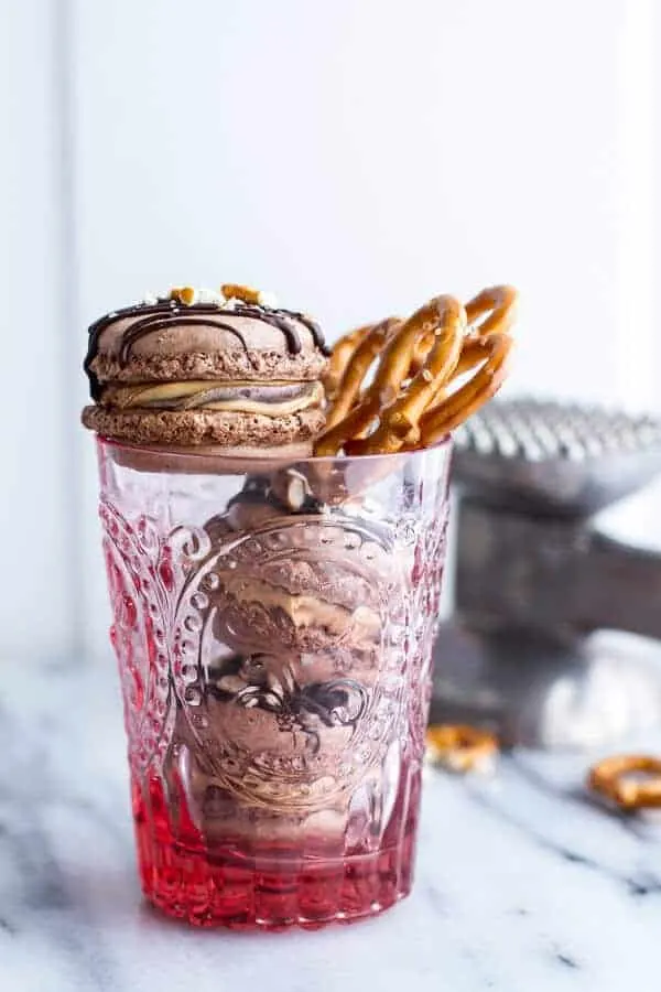 frozen-hot-fudge-and-peanut-butter-swirled-pretzel-macarons