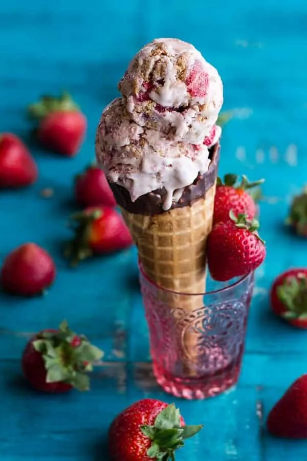 caramelized-strawberry-and-graham-cracker-crumble-ice-cream