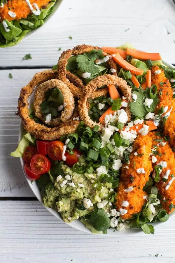 buffalo-chicken-blue-cheese-guacamole-and-crunchy-baked-onion-ring-salad.