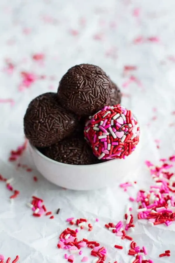 brigadeiros-(brazilian-chocolate-truffles).