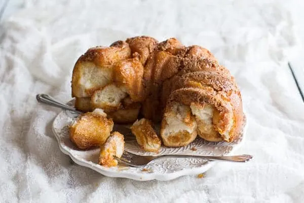 mom's-ridiculously-easy-butterscotch-monkey-bread.