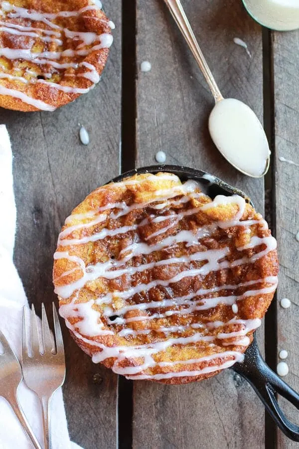 chocolate-chip-pumpkin-cinnamon-roll-dutch-baby