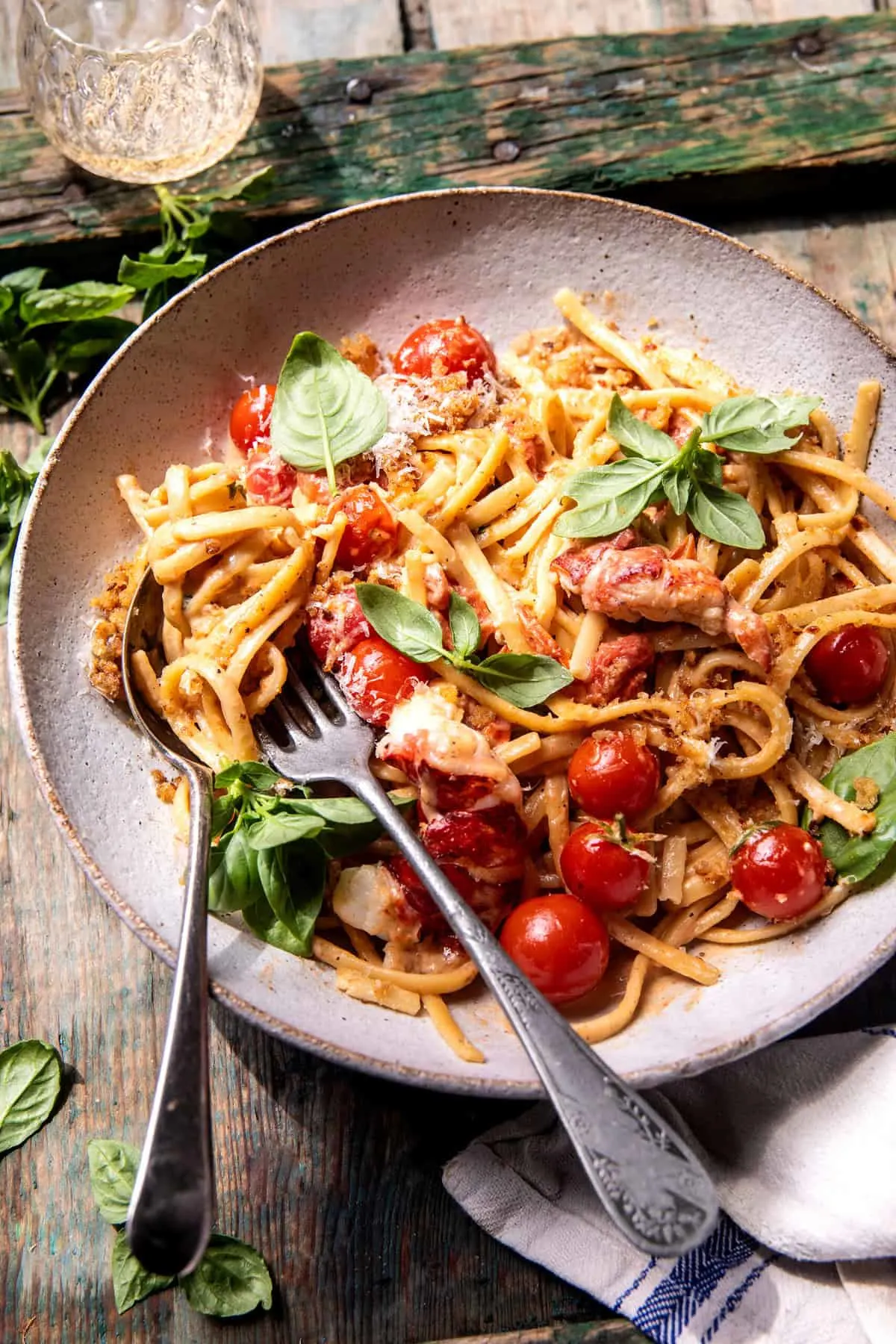 creamy-tomato-lobster-linguine-with-garlic-breadcrumbs