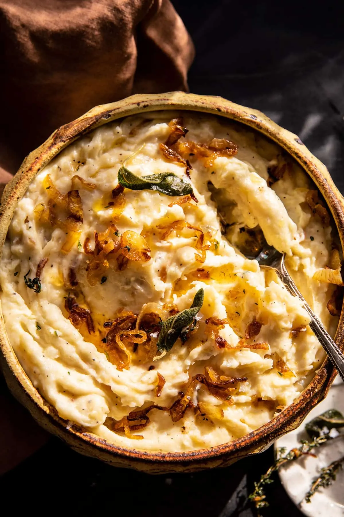 crockpot-cheesy-mashed-potatoes-with-caramelized-onions
