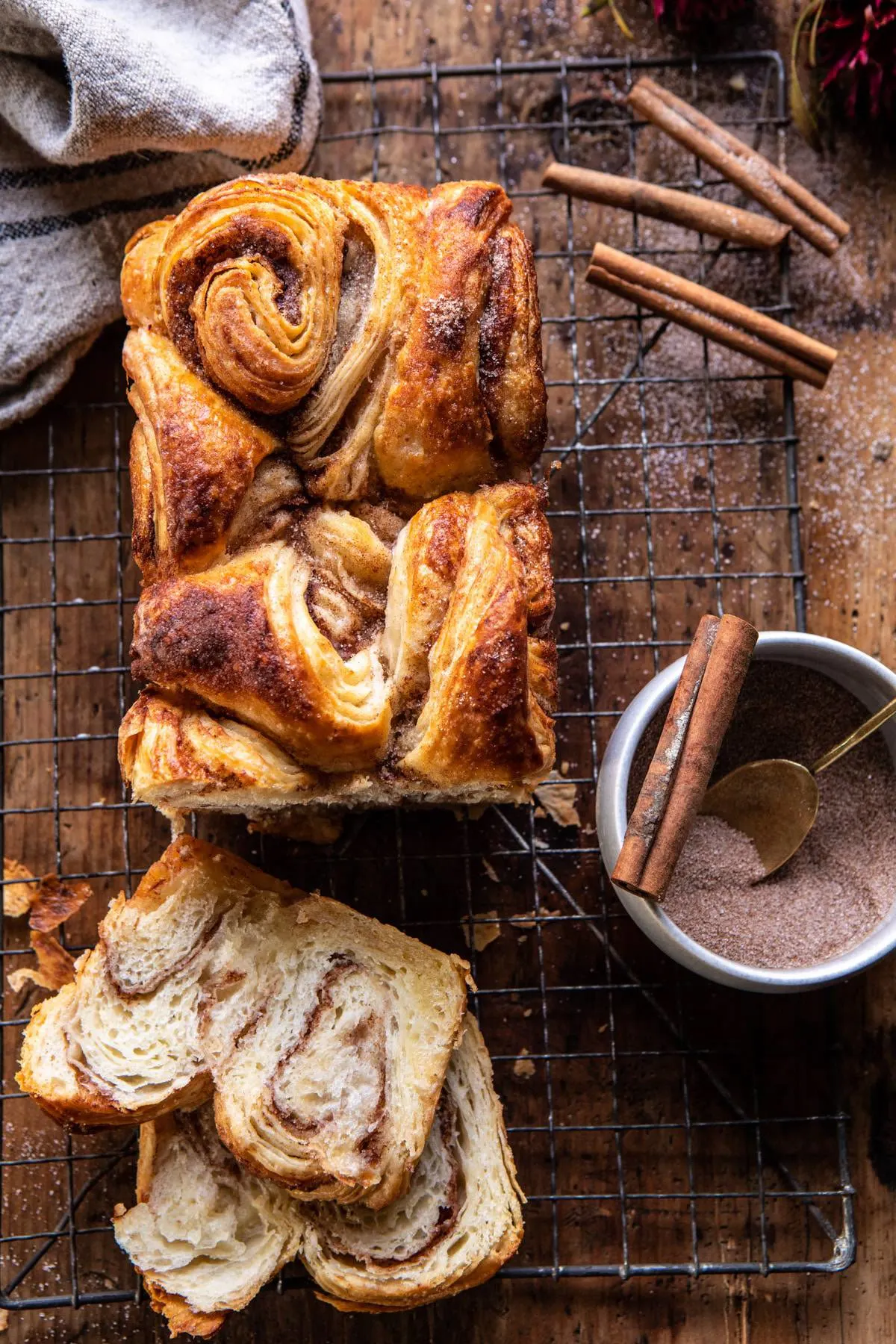 easy-swirled-cinnamon-sugar-croissant-loaf.