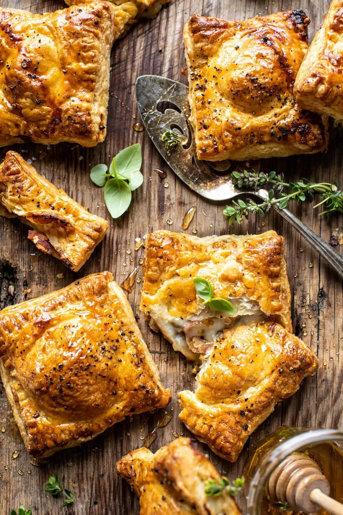 prosciutto-caprese-puff-pastry-with-peppery-thyme-honey.