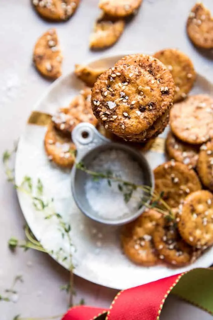 addicting-baked-seasoned-ritz-crackers