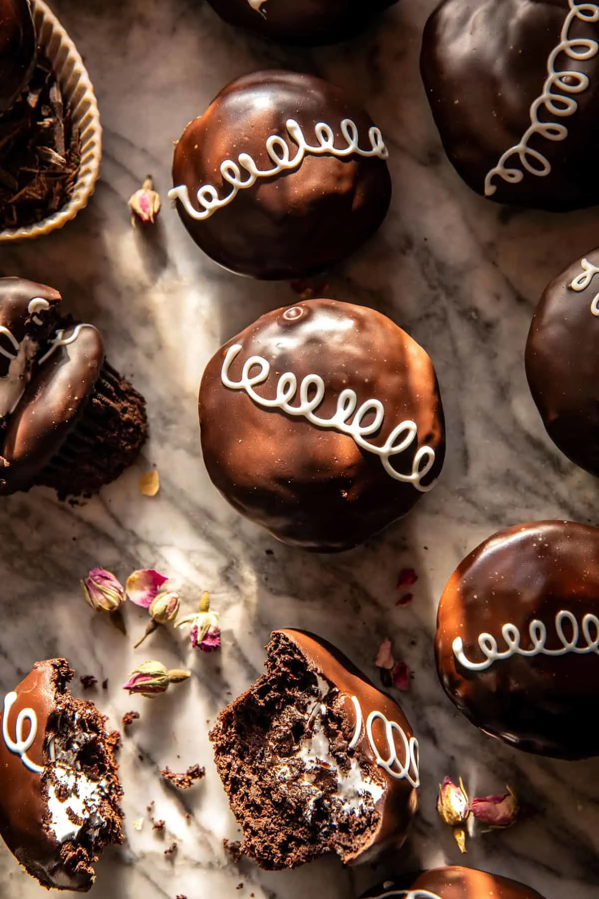 homemade-hostess-cupcakes.