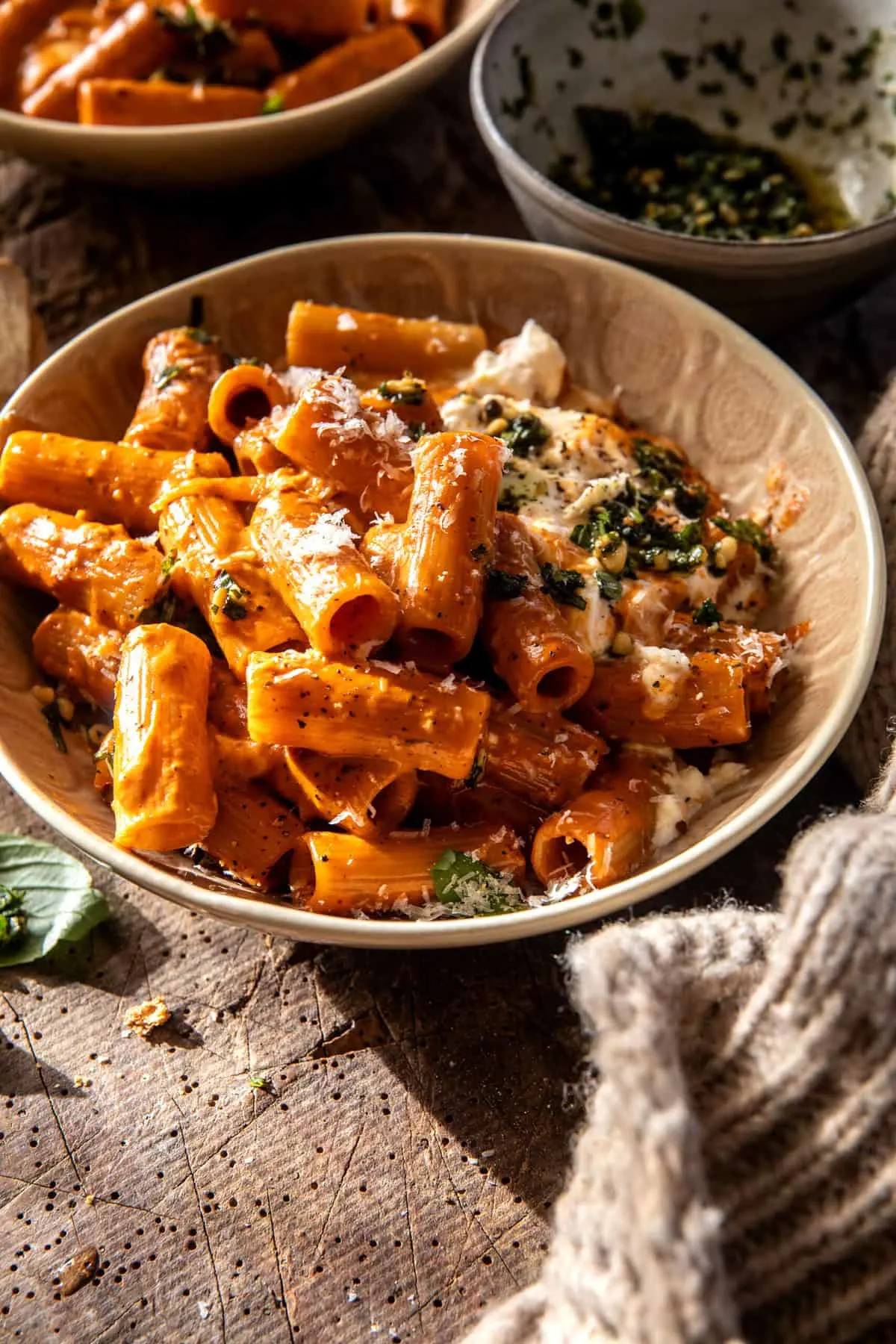 garlic-butter-pasta-alla-vodka-with-melty-burrata