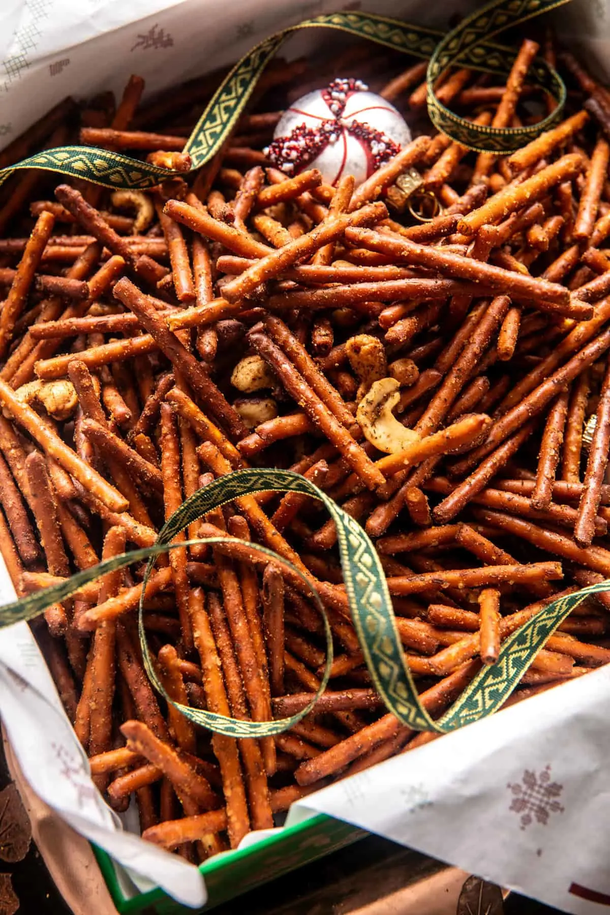 holiday-pretzel-mix