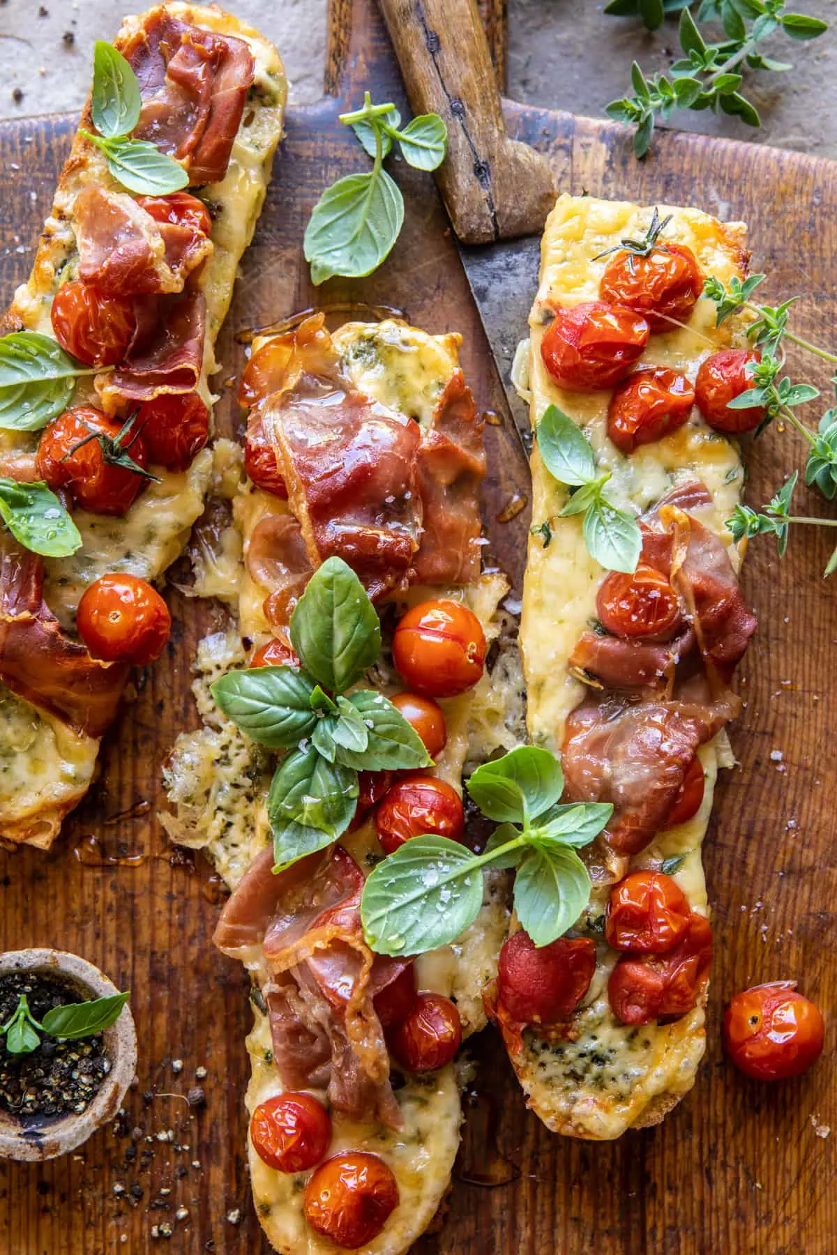 baked-gruyere-tomato-bruschetta.