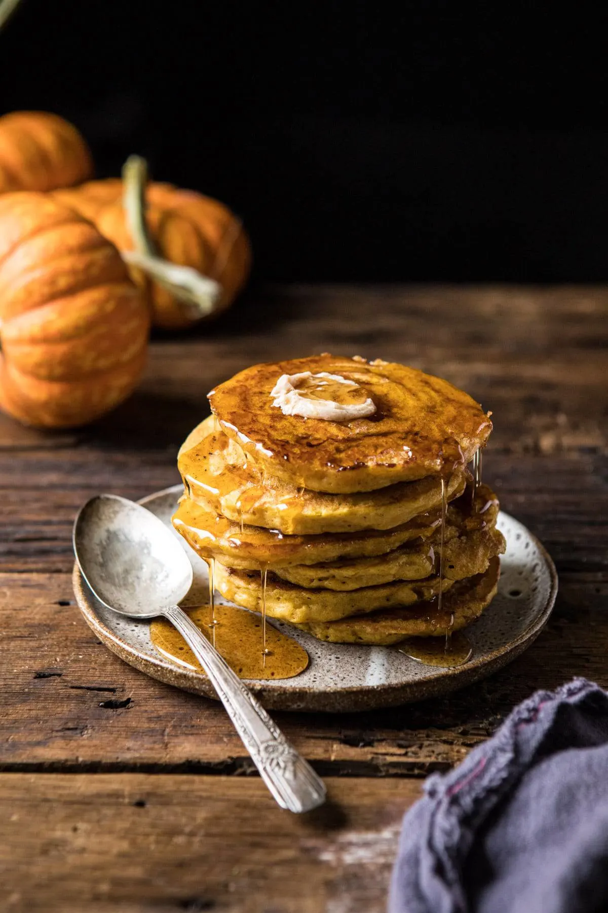 spiced-pumpkin-cinnamon-roll-pancakes