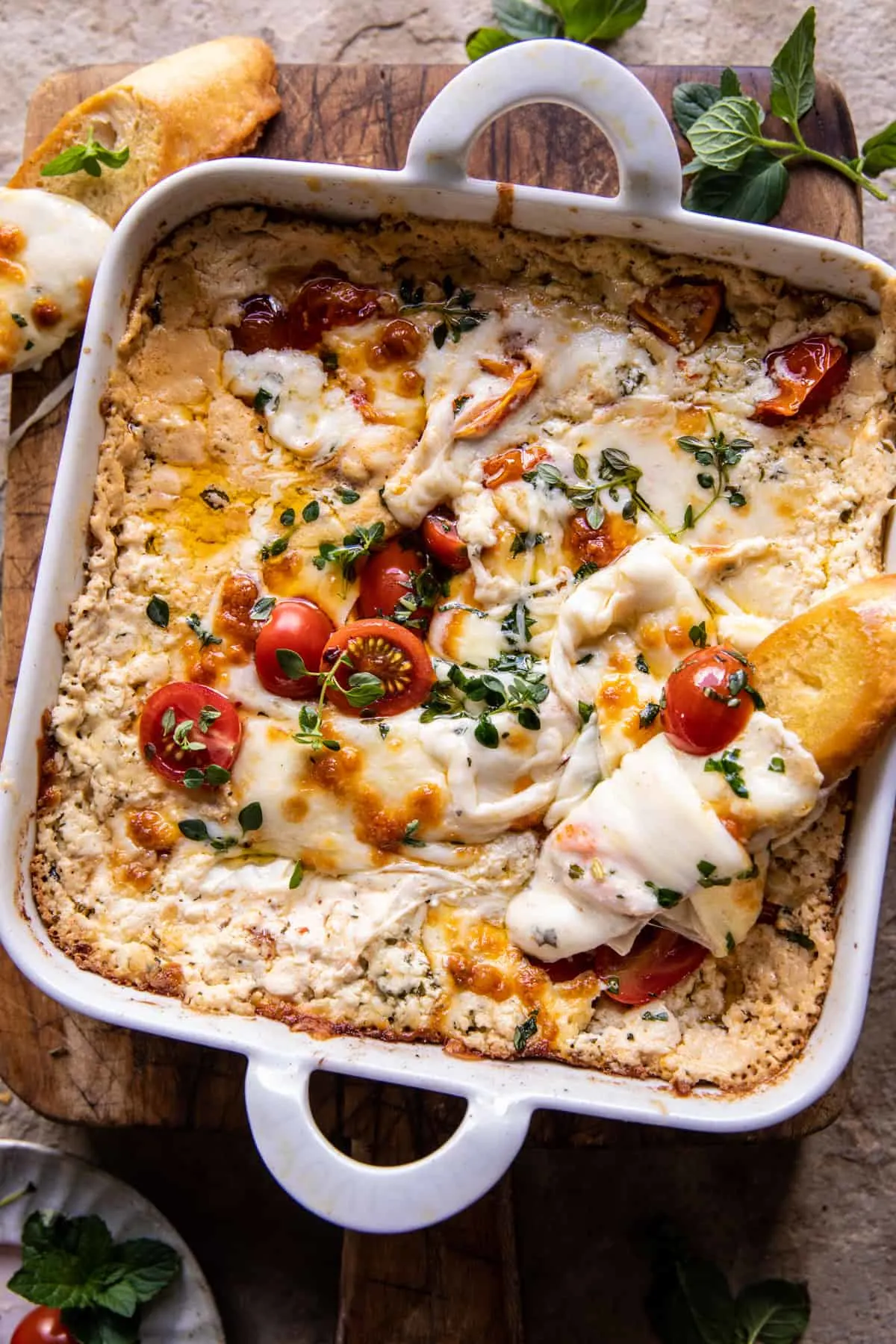 roasted-garlic-bread-caprese-dip