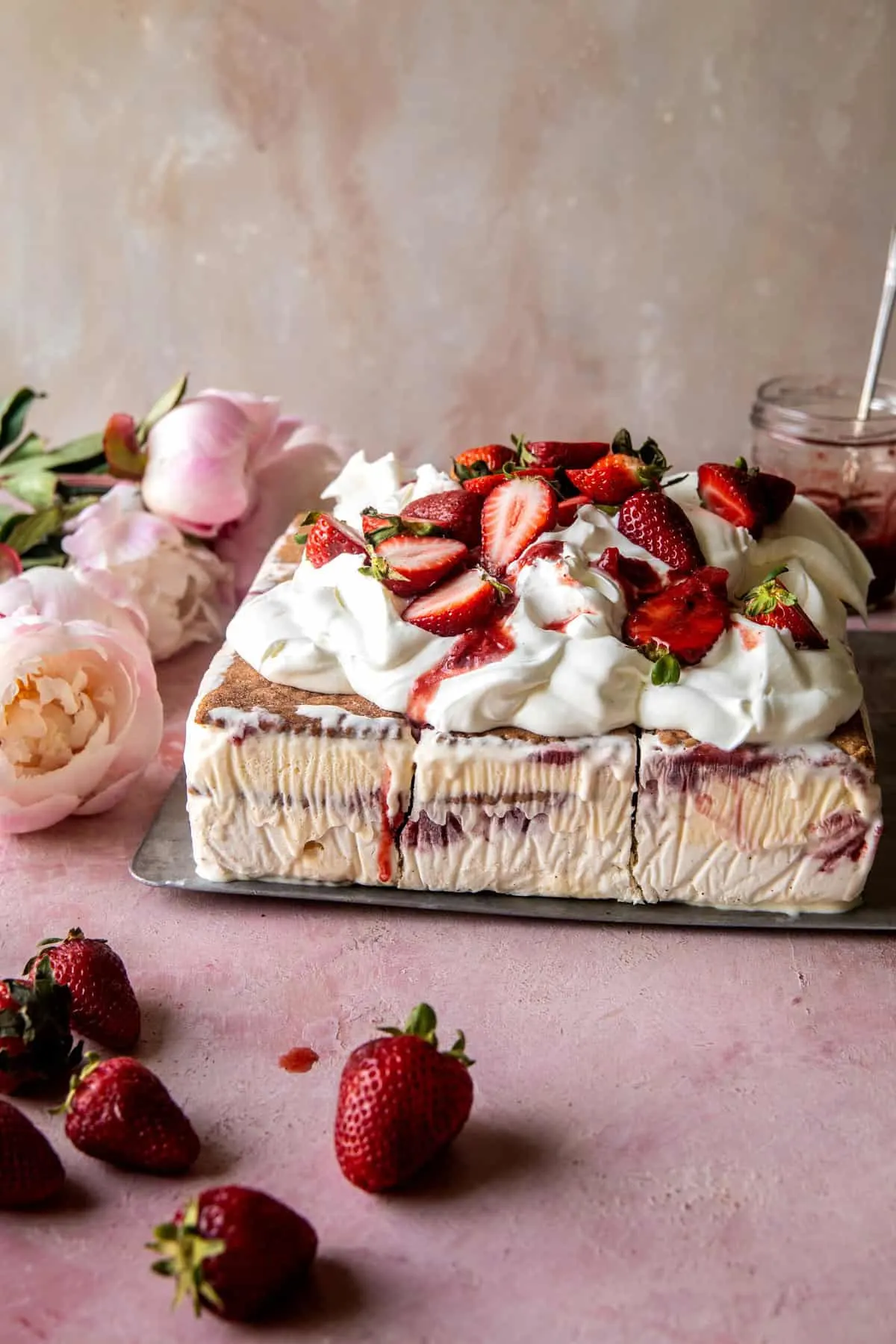 easy-strawberry-ice-cream-cake