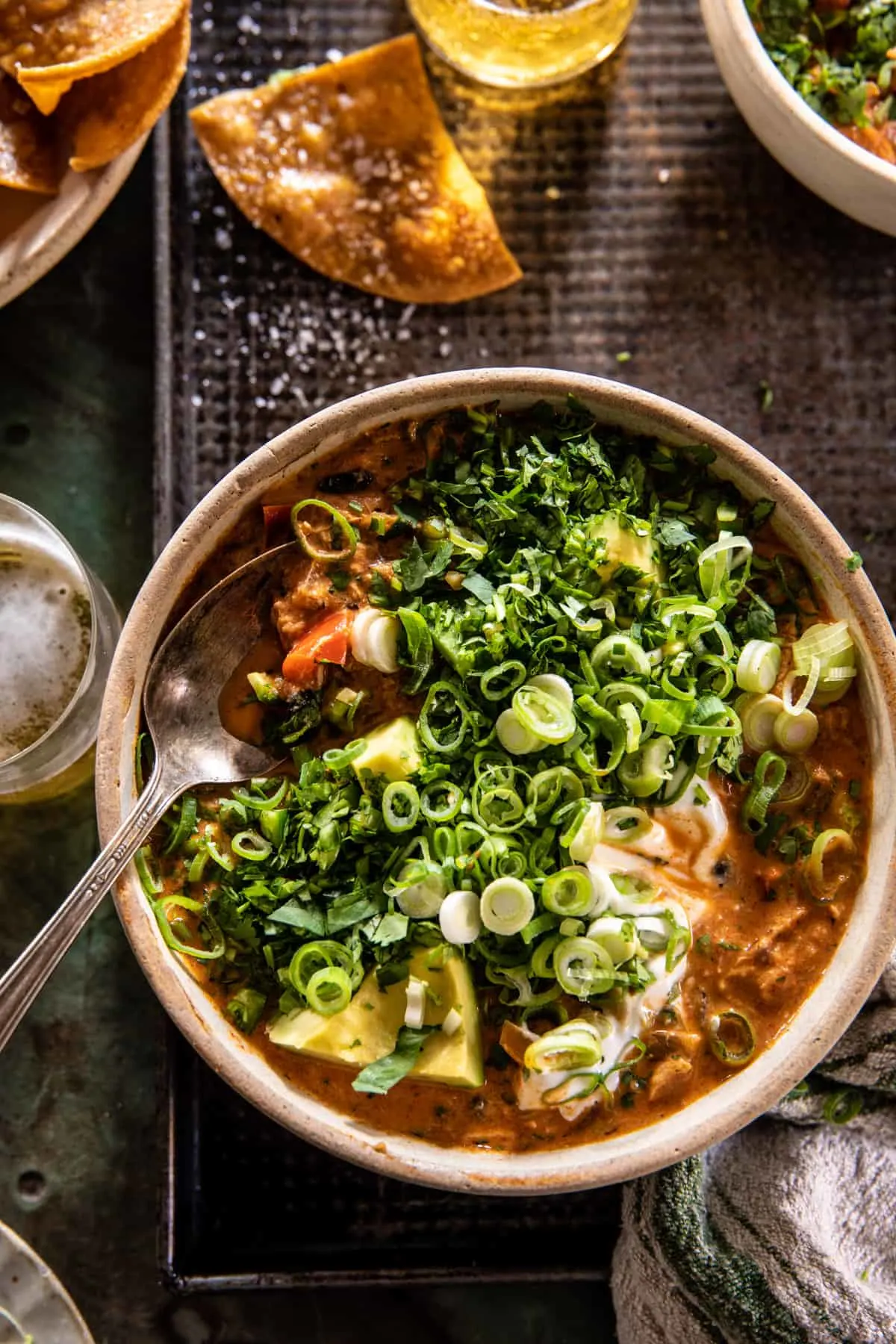 crockpot-chipotle-queso-chicken-chili