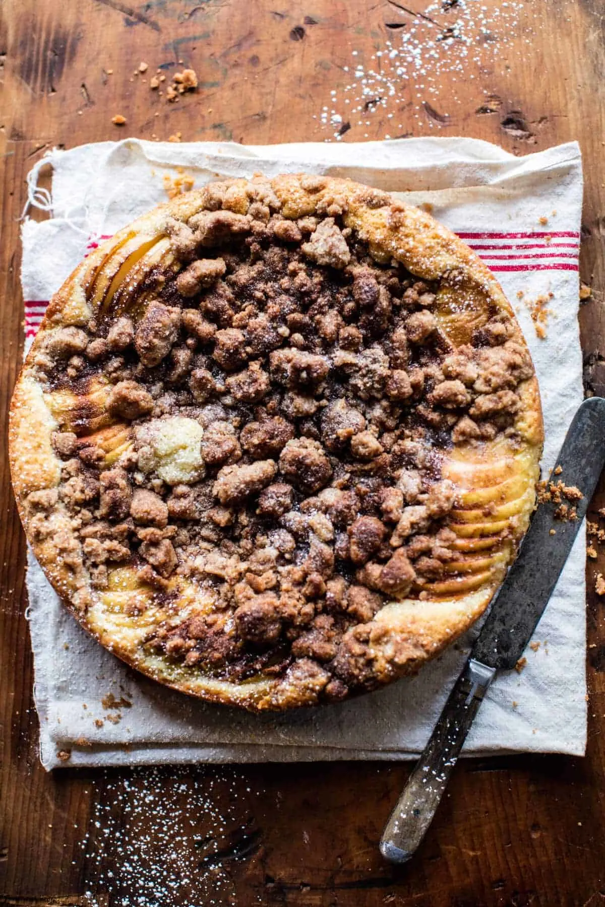 cinnamon-apple-crumble-cake.