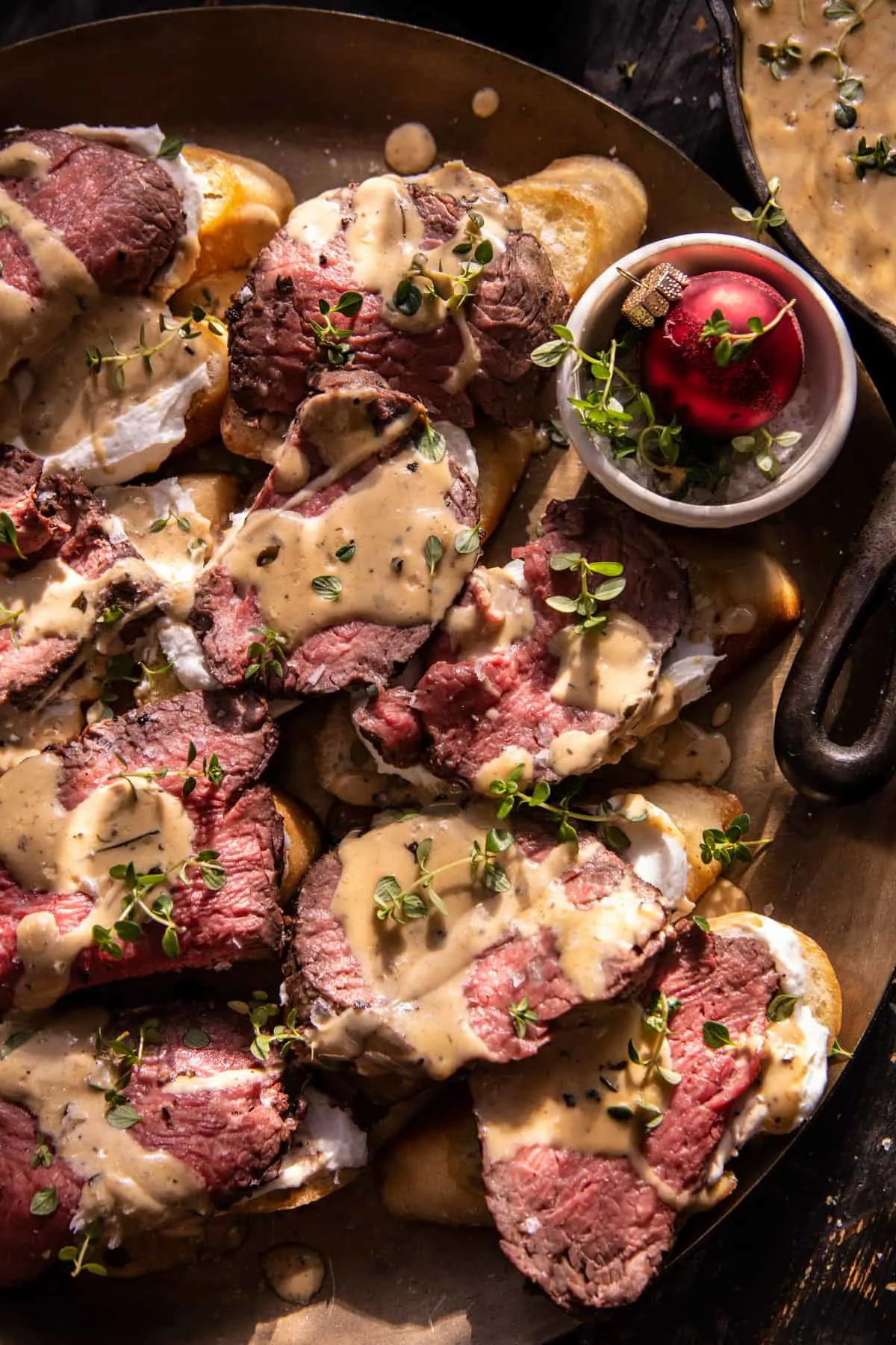 beef-tenderloin-crostini-with-parmesan-wine-cream-sauce