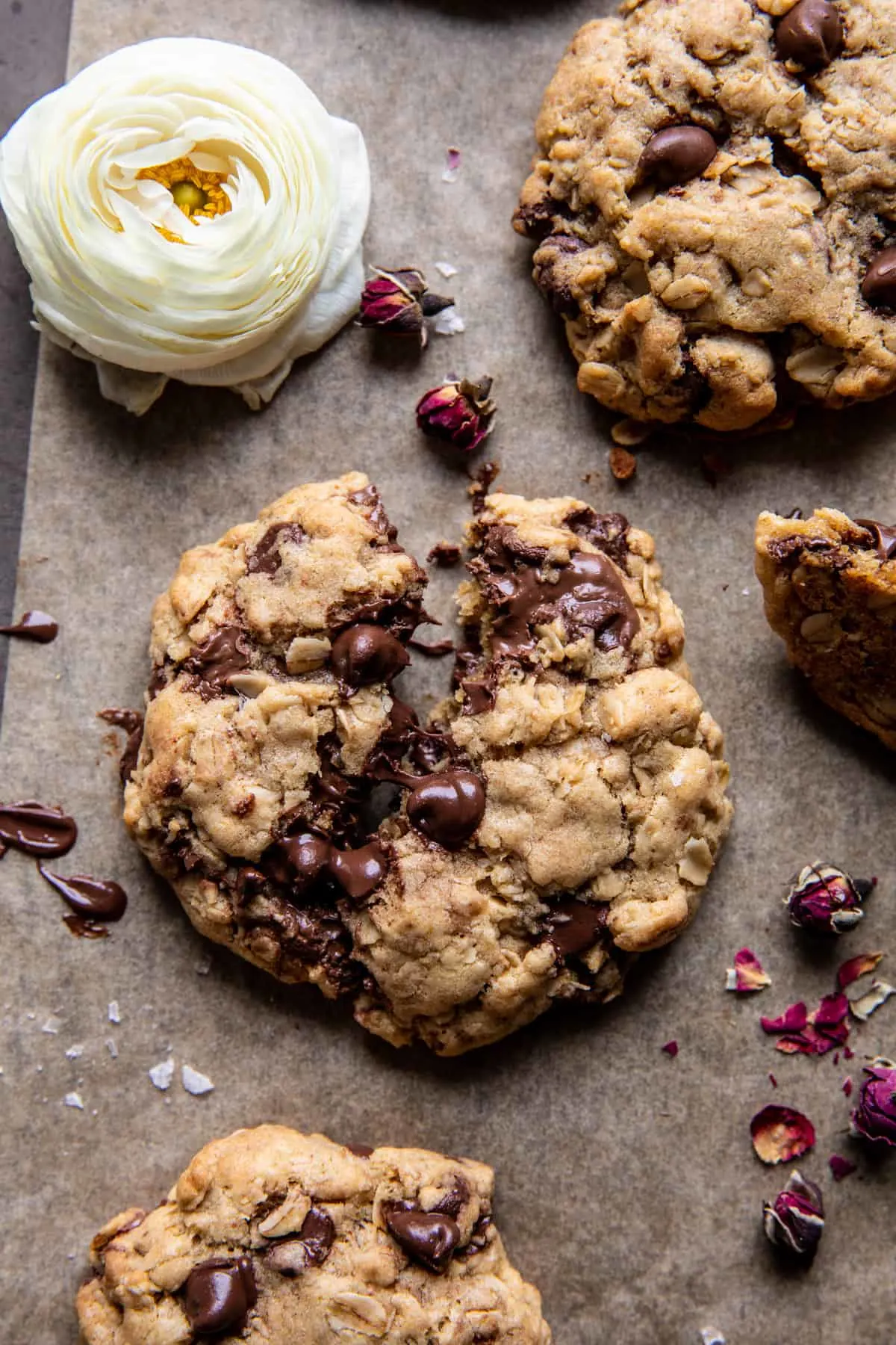 chocolate-chip-nutella-stuffed-oatmeal-cookies