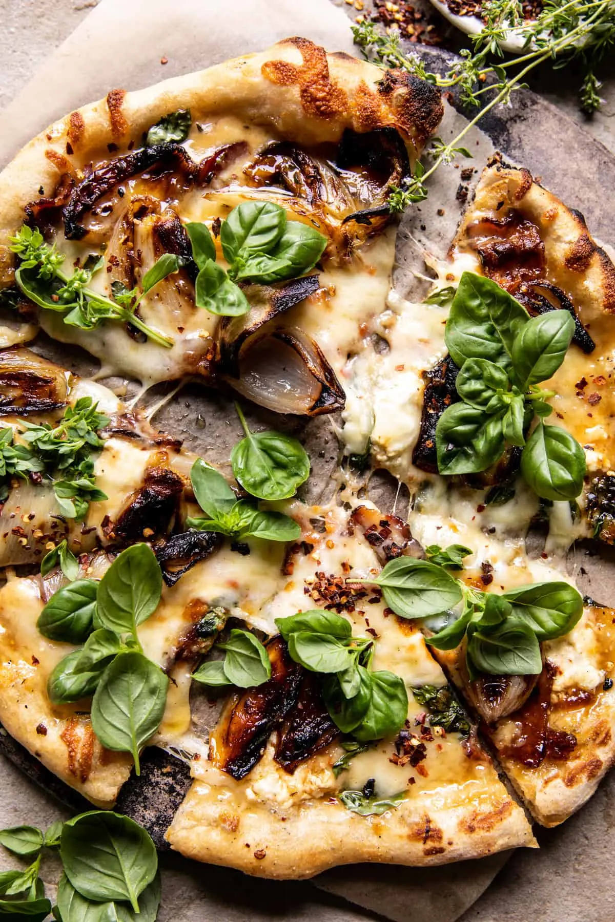 caramelized-shallot-and-bacon-goat-cheese-pizza