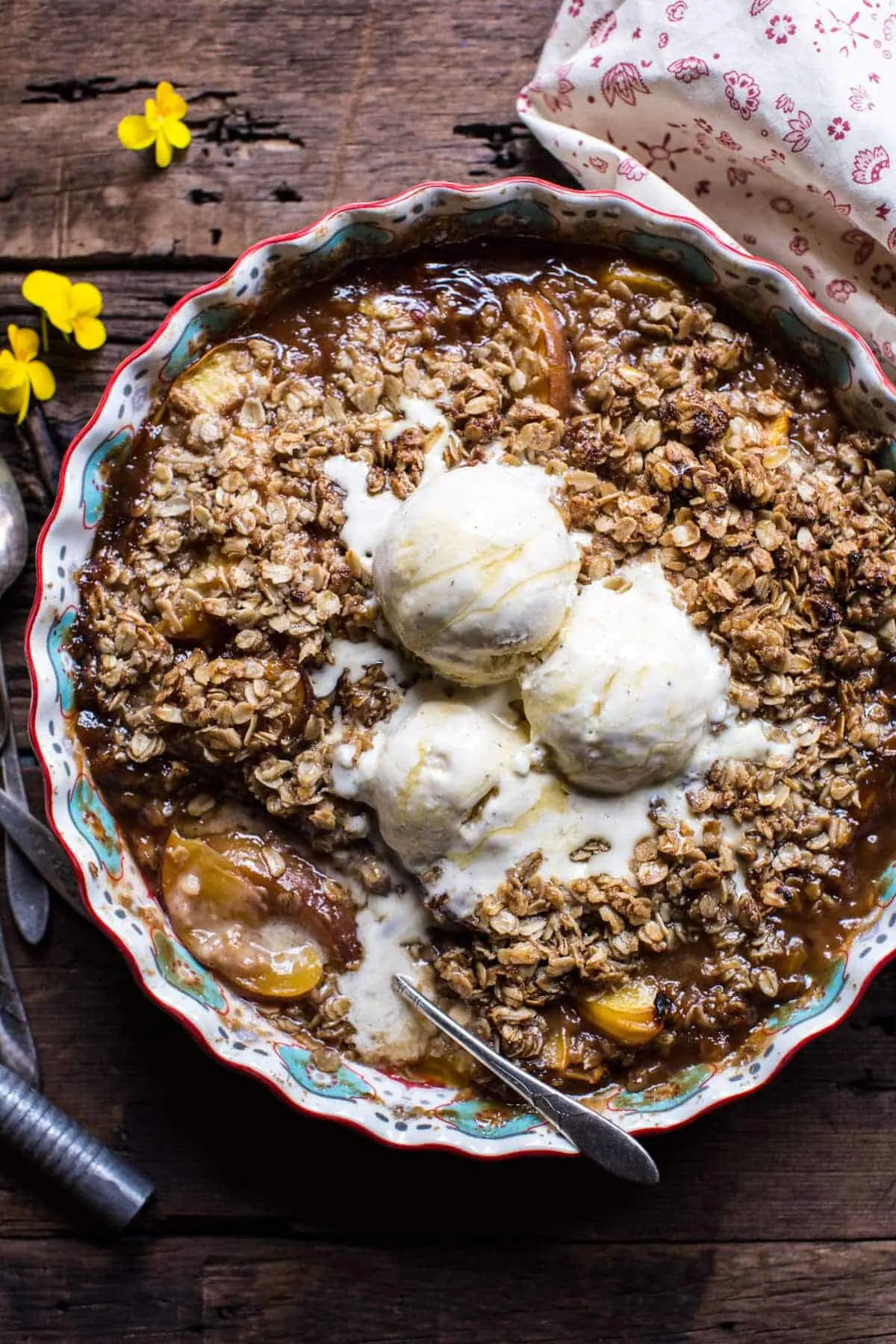 brown-sugar-caramel-oatmeal-cookie-peach-crisp.