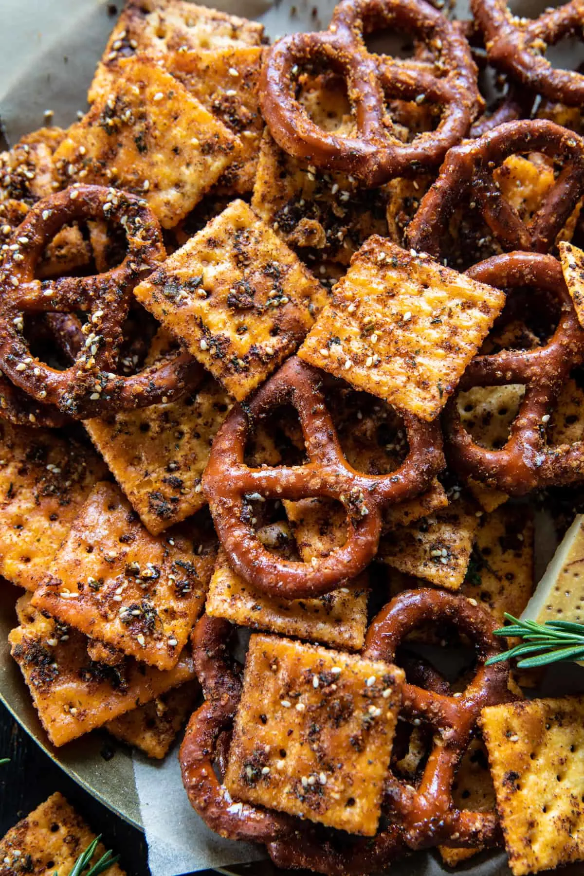 everything-ranch-crackers-and-pretzels-(the-addicting-snack-mix)
